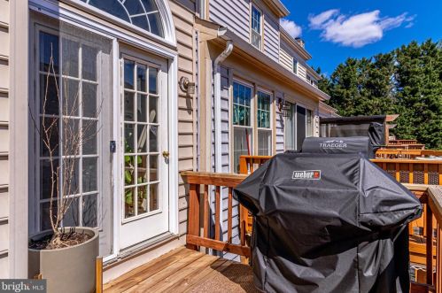 7041 Chesley Search Way, Alexandria VA 22315-4754 exterior