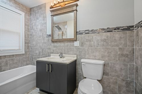 7019 74th Pl, Chicago IL 60638-5931 exterior