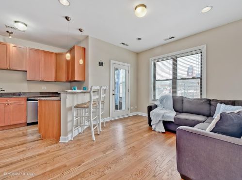 3910 Wolcott Ave, Chicago, IL 60613-2441