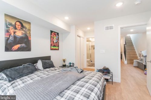 1958 8th St, Philadelphia PA 19122-2023 exterior