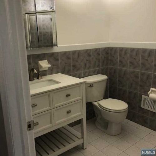 321 9 St, Fairview NJ 07022-1348 exterior