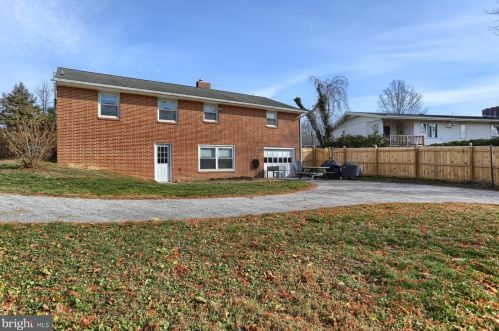 1131 Hermosa Ave, Lancaster PA 17601-1526 exterior