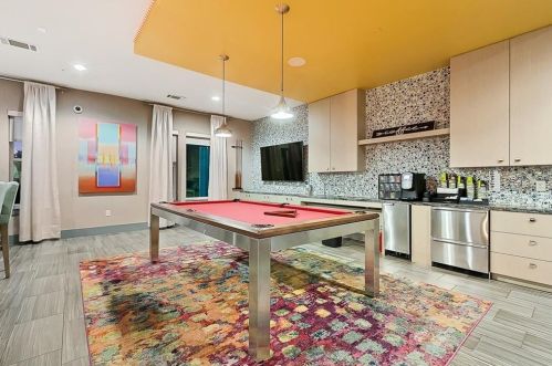 1900 Barton Springs Rd, Austin TX  78704-1559 exterior