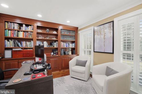 1008 Kimberwicke Rd, Mc Lean VA 22102-1328 exterior