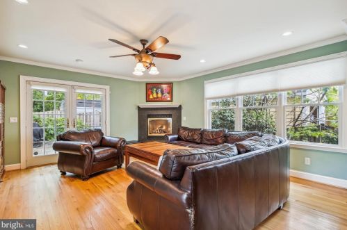 2417 Davis Ave, Alexandria VA  22302-3209 exterior