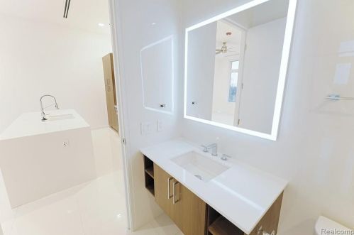 400 Old Woodward Ave, Bham MI 48009-6609 exterior