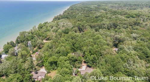 7128 Charles St, Fennville, MI 49408-9763