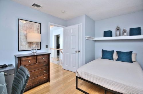 26 Bauer Pl, Westport CT 06880-4101 exterior