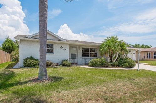 9260 Glen Moor Ln, Port Richey, FL 34668-5008