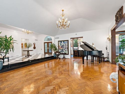 14 Overhills Dr, Saint Louis MO 63124-1532 exterior