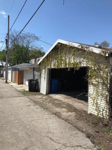 1719 Mango Ave, Chicago IL 60639-2315 exterior