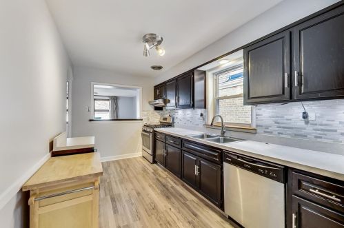 6712 Devon Ave, Chicago IL 60646-3703 exterior