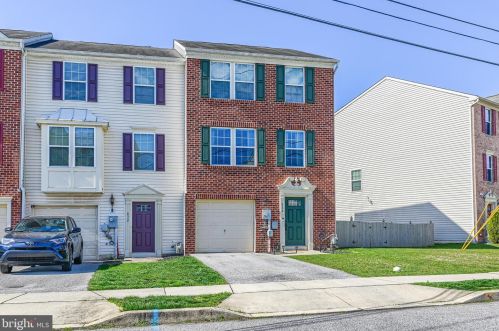 834 Blossom Dr, Hanover PA  17331-2073 exterior