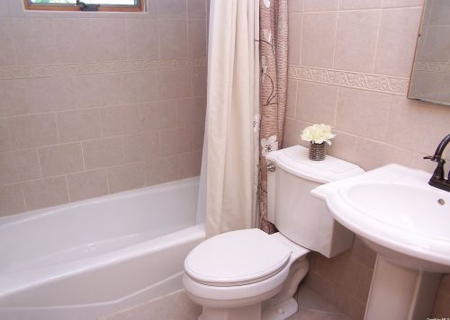 668 Ocean Ave, Bohemia NY 11716-1915 exterior