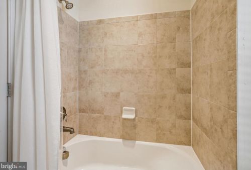 3570 Huntley Manor Ln, Alexandria VA  22306-5111 exterior