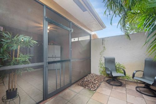 2075 24 Cir, Boynton Beach FL 33426-6578 exterior