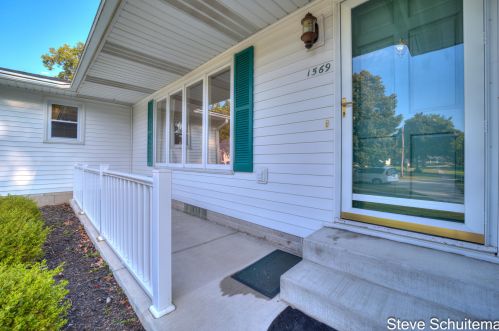 1569 Marlboro Rd, Meskegon MI exterior