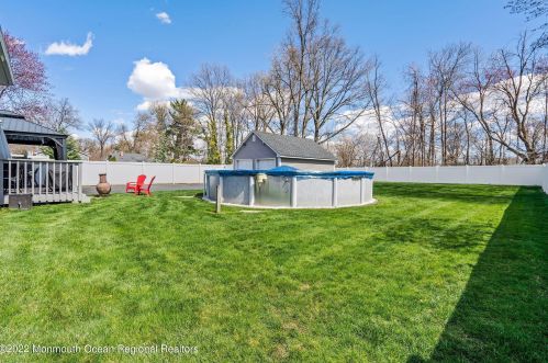 70 Emerald Pl, Clark NJ 07066-1410 exterior