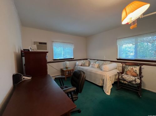 1040 Walnut Ave, Bohemia NY 11716-2176 exterior