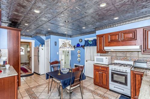 66 Ave, Valley Stream NY 11580-3230 exterior