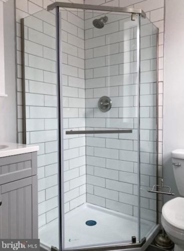 6802 Henry Ave, Philadelphia PA 19128-1522 exterior