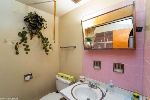 7102 Parnell Ave, Chicago IL 60621-3030 exterior