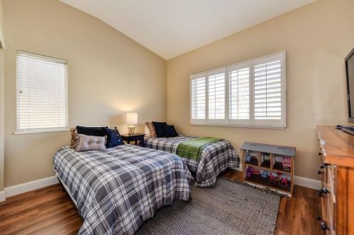 700 Diamond Glen Cir, Folsom CA 95630-3157 exterior