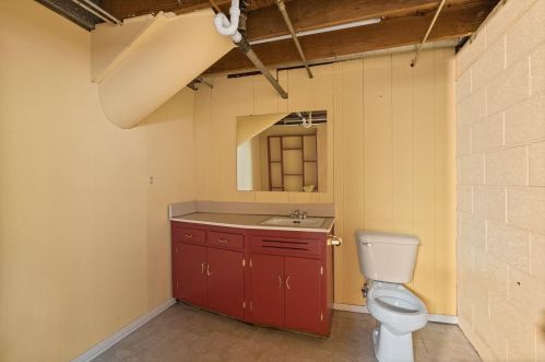 7255 Seneca Ave, Milwaukee WI 53217-3870 exterior