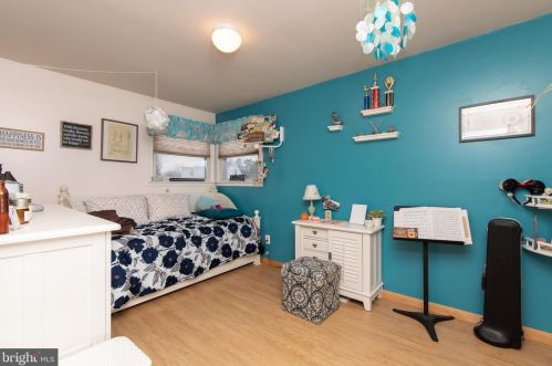 18 Trinity Ln, Blenheim NJ exterior