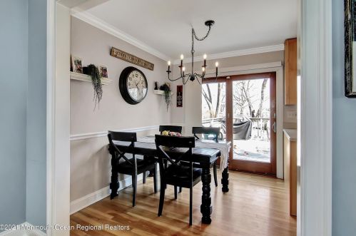 27 Birch Dr, Red Bank NJ 07702 exterior