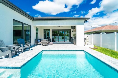 822 105 Ave, Naples FL 34108-1837 exterior