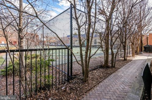 1210 Queen St, Alexandria VA 22314-2453 exterior