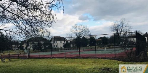 10 Park Gate Dr, Edison NJ 08820-4025 exterior