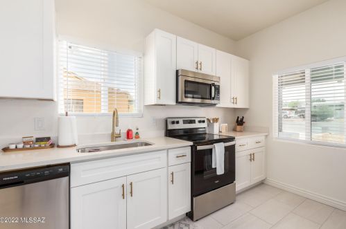 2109 Grant Rd, Tucson AZ  85719-3412 exterior