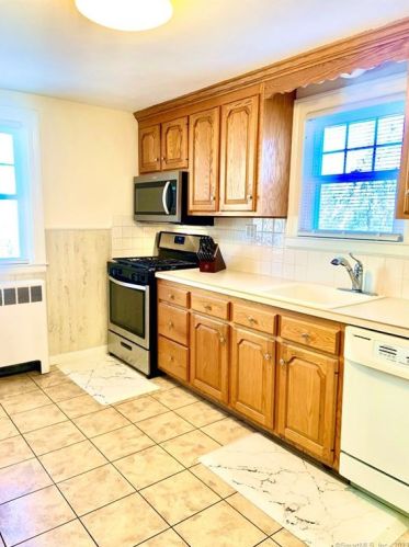 305 Mcclintock St, New Britain CT  06053-2016 exterior