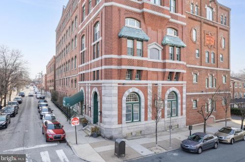 825 29th St, Philadelphia, PA 19130-1195