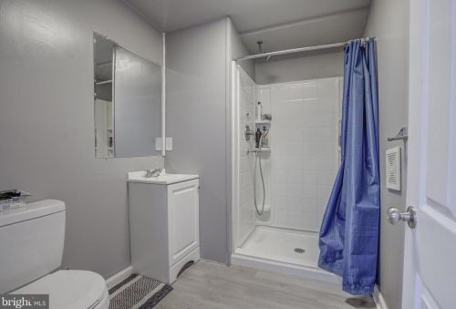 104 Queen St, Littlestown PA 17340-1640 exterior