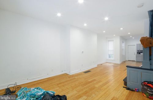 4319 9th St, Philadelphia, PA 19140-2226