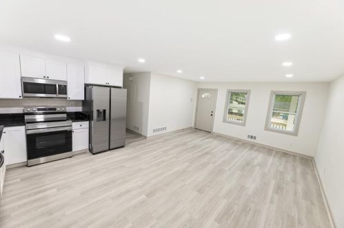 2014 Jones Rd, Atlanta GA  30318-5910 exterior