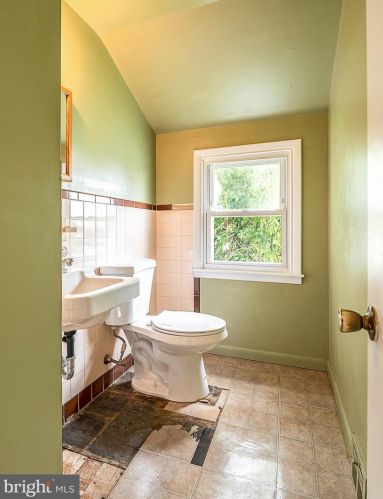 253 Luff Ln, Warminster PA 18974-5272 exterior