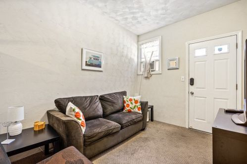 157 Locarna Way, Pittsburgh, PA 15201-3053