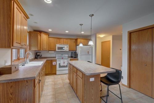 6902 Littlemore Dr, Madison WI  53718-3332 exterior