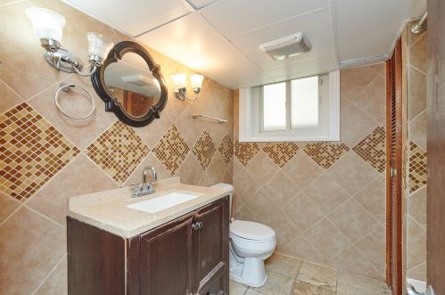 6635 Campbell Ave, Chicago IL 60645-5018 exterior