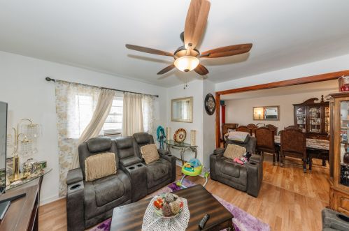 3817 14th St, Milwaukee, WI 53221-1645