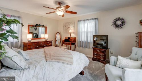 407 Valleybrook Dr, Lancaster PA 17601-4612 exterior