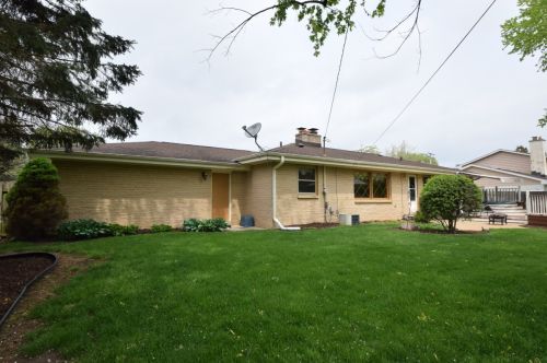 6894 Park Mnr Dr, Milwaukee WI 53224-4638 exterior