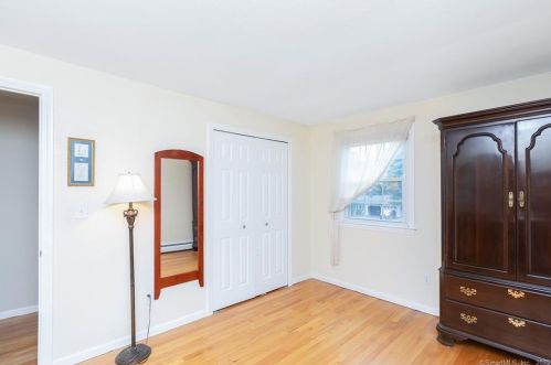 51 Pioneer Dr, Windsor CT exterior