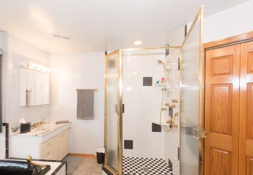 8236 Ainslie St, Chicago IL 60706-3067 exterior