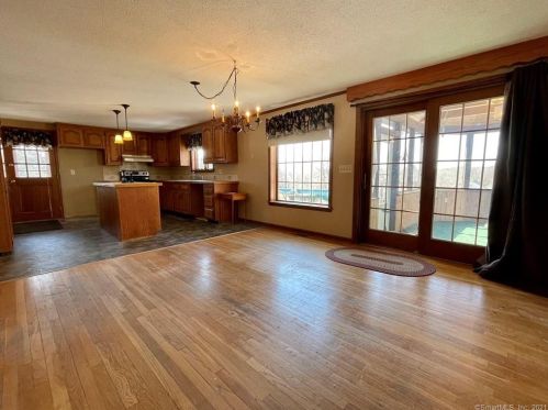 254 Jobs Hl Rd, Ellington CT 06029-2209 exterior