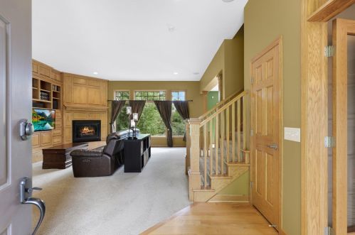 2232 Estates Dr, Saint Paul, MN 55122-4038